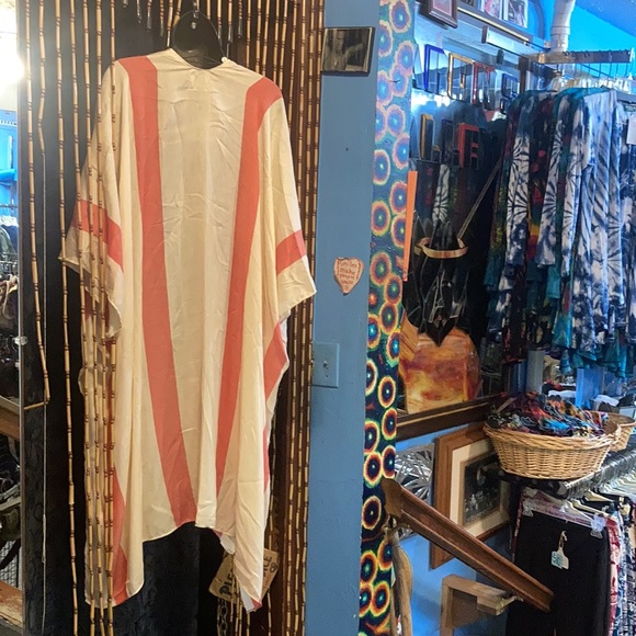 Peach & Cream Shawl - Picture 2 of 2